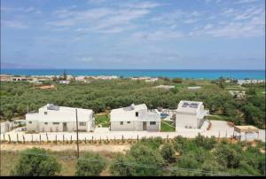 Mitos Villas Gerani 300sqm 8rooms&6baths 20 sleeps
