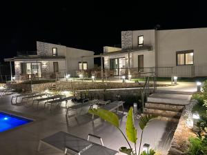 Mitos Luxury Villas Gerani 300sqm Heated pool sleeps 20
