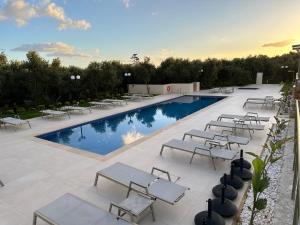Mitos Luxury Villas Gerani 300sqm Heated pool sleeps 20