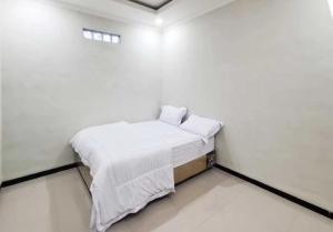 Villa putih 10 kamar