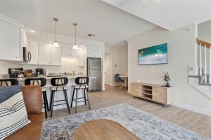 Ashworth Escape Balcony Steps to Beach AC - 4hvězdičkové hotely ve městě Hampton