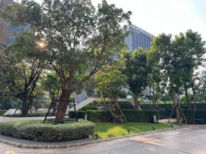 Luxury condo - BTS Punnawithi - Pool, Gym, Sauna