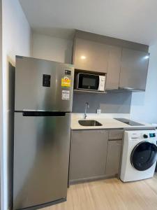 Luxury condo - BTS Punnawithi - Pool, Gym, Sauna