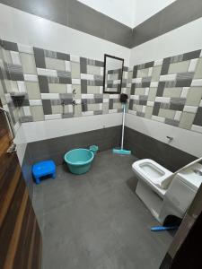 Independent House, 2 Bedroom, 2 Bath Livingroom,Lobby,kitchen,car parking