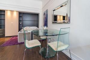 Champs Elysées Apartment