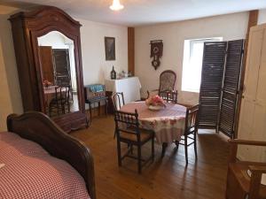B&B / Chambres d'hotes Chambre insolite annees 40 a Omaha Beach pour la nuit du Jour J la plus longue : Chambre Double