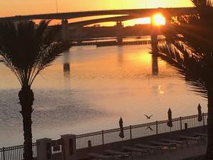 Sunset Luxury Shores-30 Days minimum