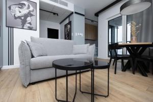 Warsaw Wola Premium Apartment by Evibell