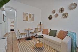 Casa Andaluza en el centro hisotrico de Estepona - PORTADA 16