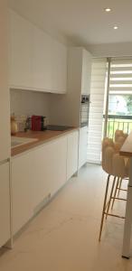 Spacieux 3 pièces rénové avec terrasse et vue mer entre Monaco et Menton