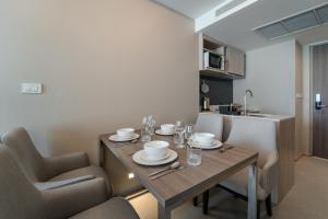 Luxury 2BR with Sky Pool & Gym Near BTS Thong lo