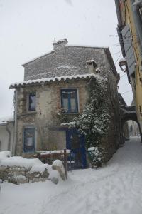 Maisonnette typique, coeur du village médiéval de Sauve
