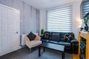 Cosy Two Bedroom House in Wallasey by Eason Stays, Ideal For Contractors Digs, Close To The Wallasey Alfred Docks, Seacombe Ferry - with Free Parking! - Seacombe