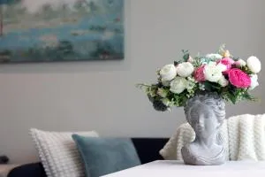 Stella`s Tallinn Airport apartment - near Tallinn airport and Tallinn bus station - near tram, bus and train stops - free wifi, parking and Netflix - bath - new renovation - Lekhmʼya