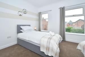 Broad House - By Sigma Stays