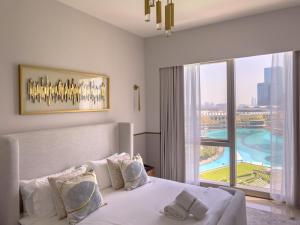 GRANDE SIGNATURE with a direct Burj Khalifa view and Private Fountain Show with DXB AIRPORT VIP Shuttle option for 8 guests