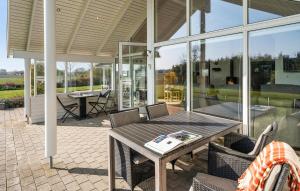 3 Bedroom Stunning Home In Stege