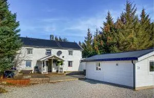 Gorgeous Home In Kverva With Wifi - Sistranda