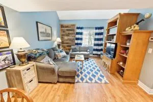 Stylish Notre Dame Condo - Sleeps 6 condo - Cassopolis