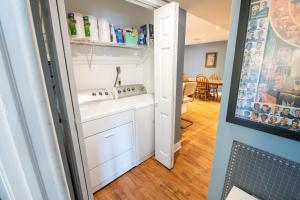 Stylish Notre Dame Condo - Sleeps 6 condo