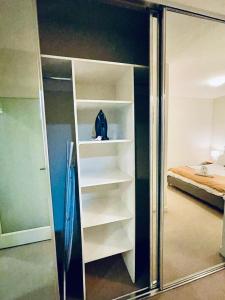 Stylish High-Rise City Retreat in front of Southern Cross