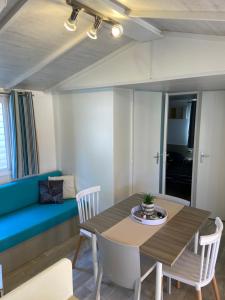 Mobil home 3 chambres , camping 4 étoiles Le Grau du roi