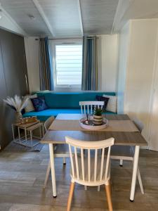Mobil home 3 chambres , camping 4 étoiles Le Grau du roi