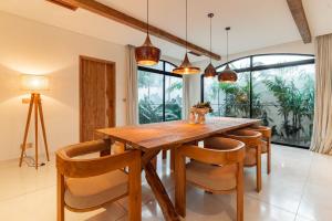 Elegant 4BR Villa downtown Berawa Canggu