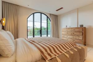 Elegant 4BR Villa downtown Berawa Canggu