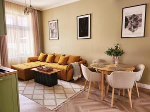 Olive Apartment 1 - w Free Parking, self-checkin, 5 min from Aquapark Nymphaea