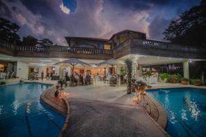 Villa Christies at 32 on Russell