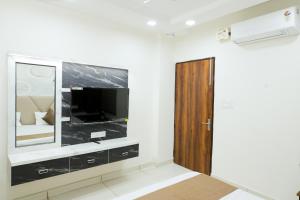 Mand Canal View Rest House FOR FAMILIES ONLY