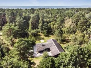 Big cabin near perfect bathing sand beach - Holmstrup