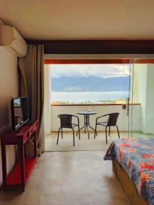 Casa com piscina vista mar 4 minutos da praia