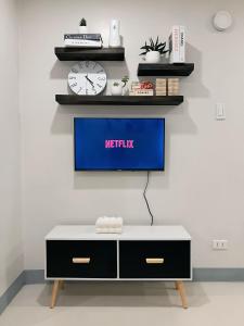 Oyasumi Condotel with balcony-Megatowers 1 Near Session, SM, Burnham park, Baguio City