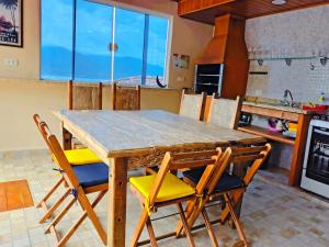 Casa com piscina vista mar 4 minutos da praia