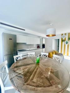 Stunning villa with pool and lagoon view