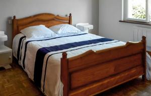 Maisons de vacances 4 Bedroom Nice Home In Plougasnou : photos des chambres