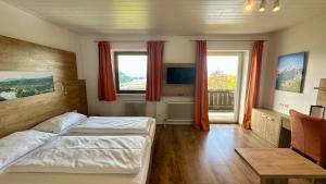 Deluxe Double Room with Balcony room in Hotel Schöne Aussicht