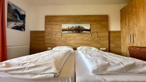 Double Room with Balcony and City View room in Hotel Schöne Aussicht