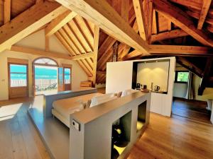 Villas Villa Savoie - luxe et serenite- piscine et jacuzzi - vue panoramique sur le lac d Annecy : photos des chambres