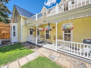 Victorian Dream! Charming Mountain View Home by Downtown