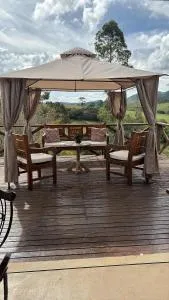 Casa alto padrão 4 Suítes na montanha com vista espetacular - بوسينهوس دو ريو فيردي