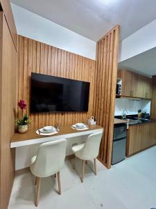 New 1BR Haven Suite Lush Residences Smart TV Netflix Hi speed internet