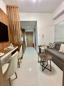 New 1BR Haven Suite Lush Residences Smart TV Netflix Hi speed internet