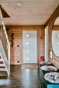 Spacious, modern cabin Ramberg Lofoten