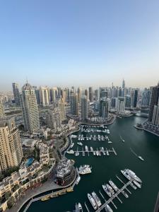 Modern 2BR Skyline & Marina View - 4hvězdičkové hotely ve městě Dubaj