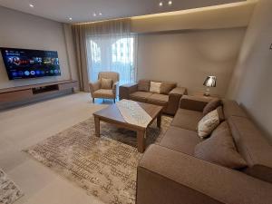 Luxury hotel APT Sheikh Zayed, PVT entrance,garden