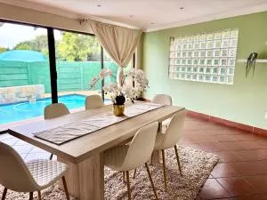 Cozy Home with Pool, Braai & Top Security - Edenvale