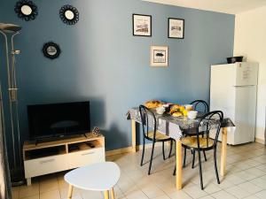 Studio climatisé avec piscine et parking privé